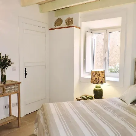 Two-bedroom In Διαμέρισμα Lisboa